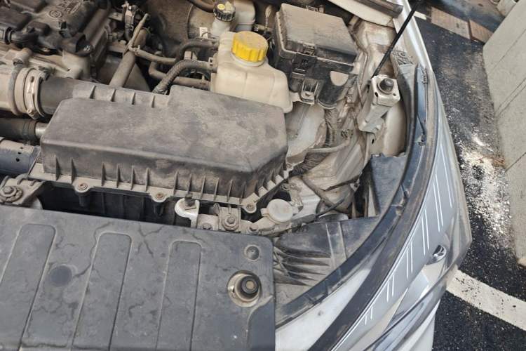 Used Wuling Hongguang S3 2019 1.5L Manual Standard Version China VI Standard Engine Bay Left