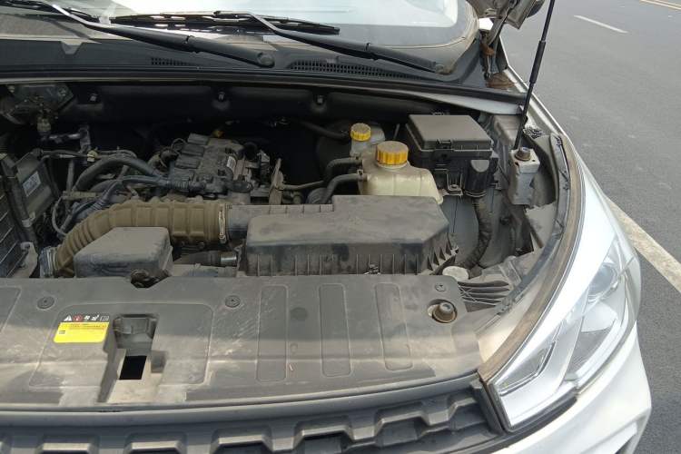 Used Wuling Hongguang S3 2019 1.5L Manual Standard Version China VI Standard Engine Bay Left