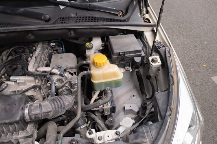 Used Wuling Hongguang S3 2019 1.5T Manual Comfort Edition China VI Standard Engine Bay Left