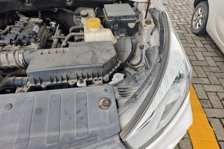 Used Wuling Hongguang S3 2019 1.5L Manual Comfort Model China VI Standard Engine Bay Left
