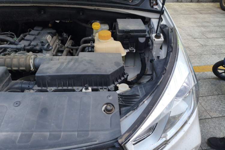 Used Wuling Hongguang S3 2019 1.5L Manual Comfort Model China VI Standard Engine Bay Left