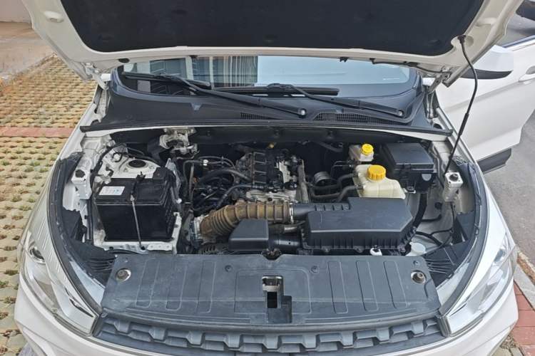 Used Wuling Hongguang S3 2019 1.5L Manual Comfort Model China VI Standard Engine Bay