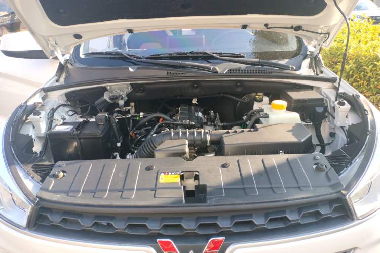 Used Wuling Hongguang S3 2019 1.5L Manual Comfort Model China VI Standard Engine Bay