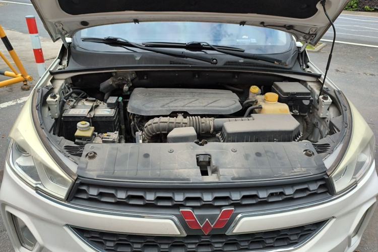 Used Wuling Hongguang S3 2019 Automatic Clutch Version 1.5L Manual Luxury Model China V Standard Engine Bay