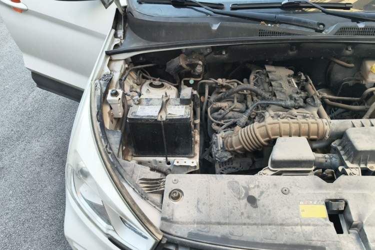 Used Wuling Hongguang S3 2019 1.5L Manual Standard Version China VI Standard Engine Bay Right