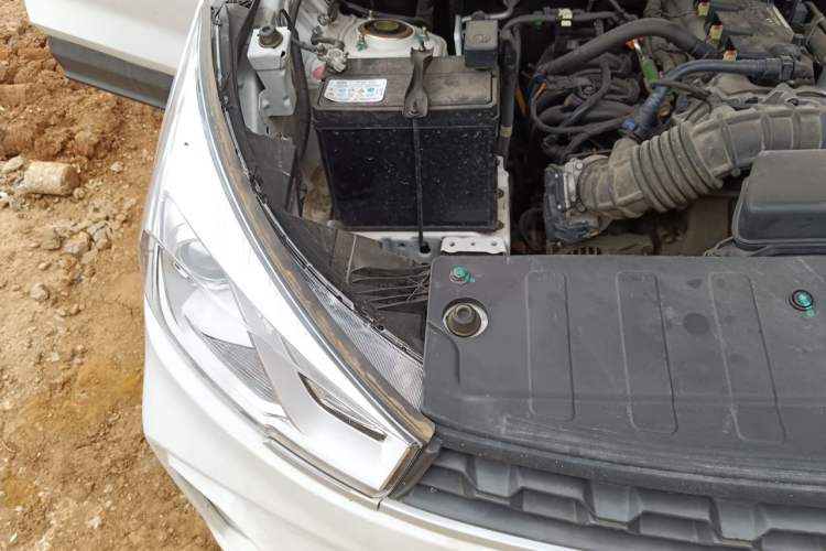 Used Wuling Hongguang S3 2019 1.5L Manual Comfort Model China VI Standard Engine Bay Right