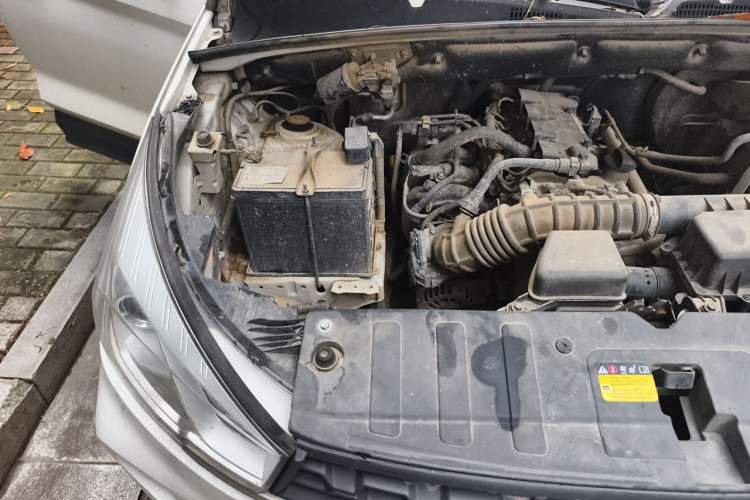 Used Wuling Hongguang S3 2019 1.5L Manual Comfort Model China VI Standard Engine Bay Right