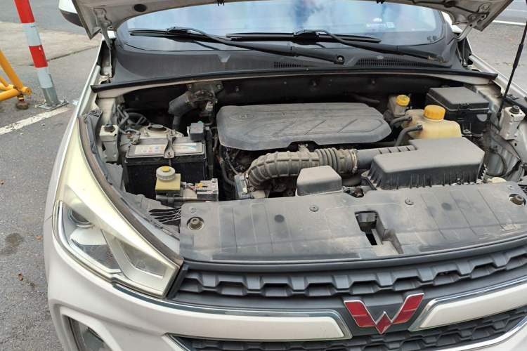 Used Wuling Hongguang S3 2019 Automatic Clutch Version 1.5L Manual Luxury Model China V Standard Engine Bay Right