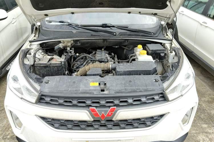 Used Wuling Hongguang S3 2019 1.5L Manual Comfort Model China VI Standard Engine Bay