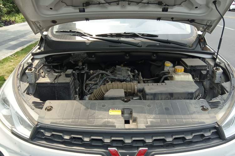 Used Wuling Hongguang S3 2019 1.5L Manual Standard Version China VI Standard Engine Bay