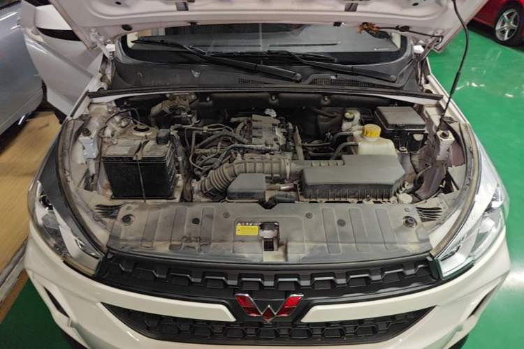 Used Wuling Hongguang S3 2019 1.5L Manual Standard Version China VI Standard Engine Bay