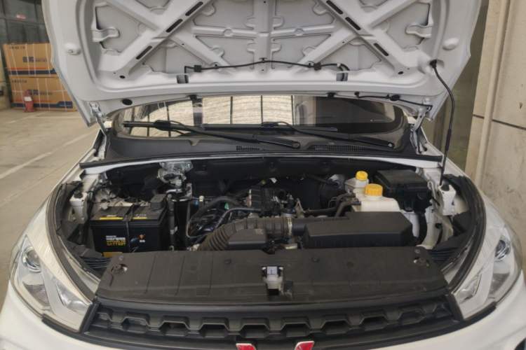 Used Wuling Hongguang S3 2019 1.5L Manual Standard Version China VI Standard Engine Bay