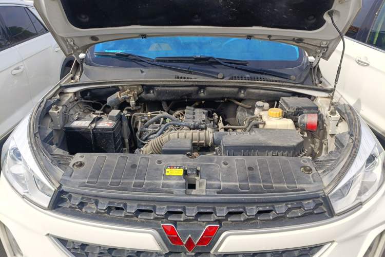Used Wuling Hongguang S3 2019 1.5L Manual Comfort Model China VI Standard Engine Bay