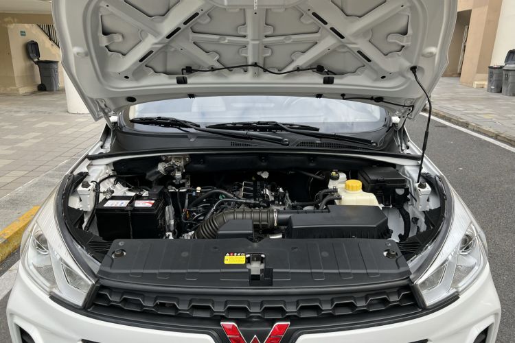 Used Wuling Hongguang S3 2019 1.5L Manual Standard Version China VI Standard Engine Bay