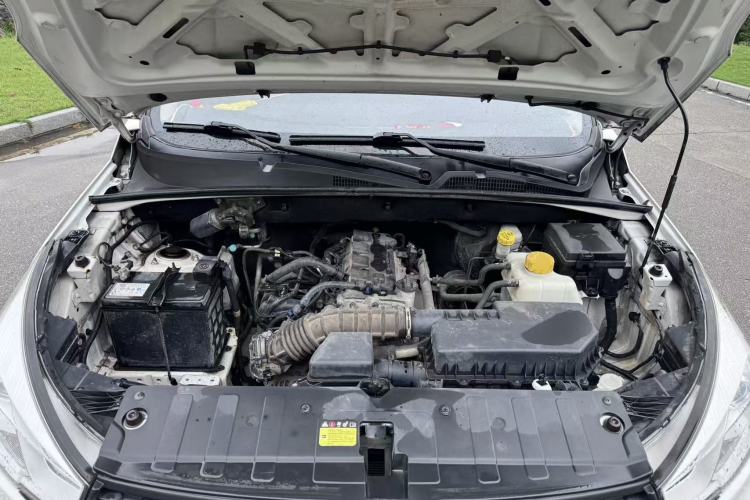 Used Wuling Hongguang S3 2019 1.5L Manual Standard Version China VI Standard Engine Bay