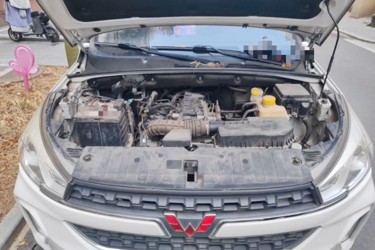 Used Wuling Hongguang S3 2019 Automatic Clutch Version 1.5L Manual Luxury Model China V Standard Engine Bay
