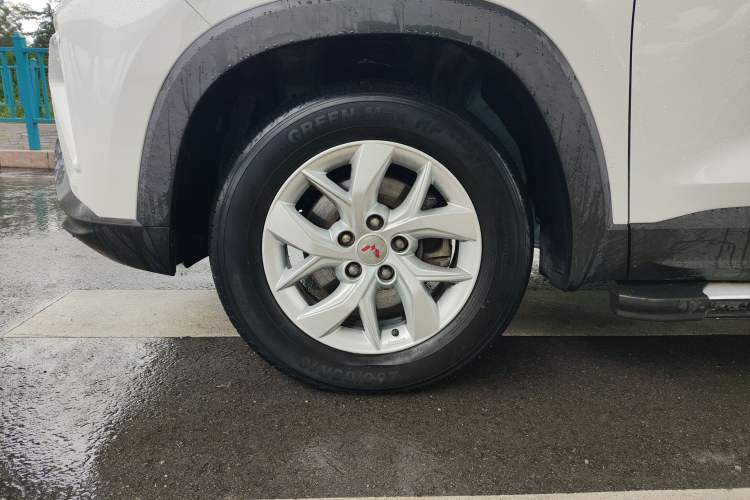 Used Wuling Hongguang S3 2019 Automatic Clutch Version 1.5L Manual Luxury Model China V Standard Exterior 1