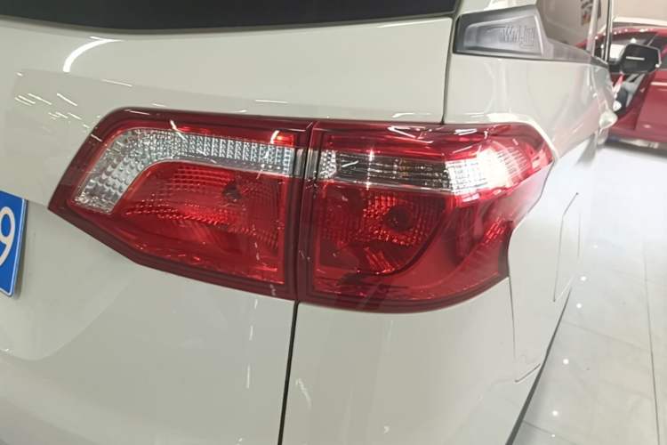 Used Wuling Hongguang S3 2019 1.5L Manual Standard Version China VI Standard Exterior 1