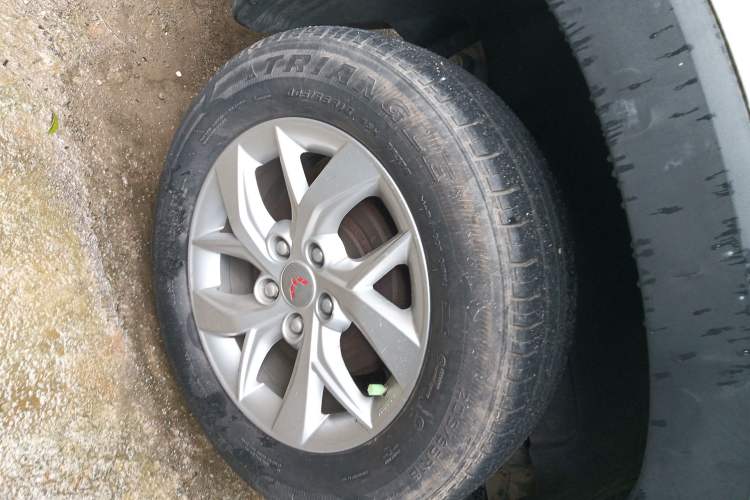 Used Wuling Hongguang S3 2019 1.5L Manual Standard Version China VI Standard Exterior 5