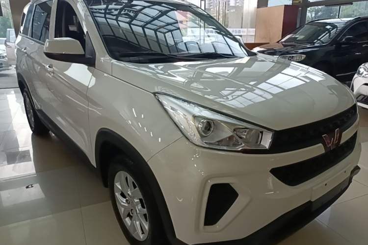 Used Wuling Hongguang S3 2019 1.5L Manual Standard Version China VI Standard Front Right 45 Deg