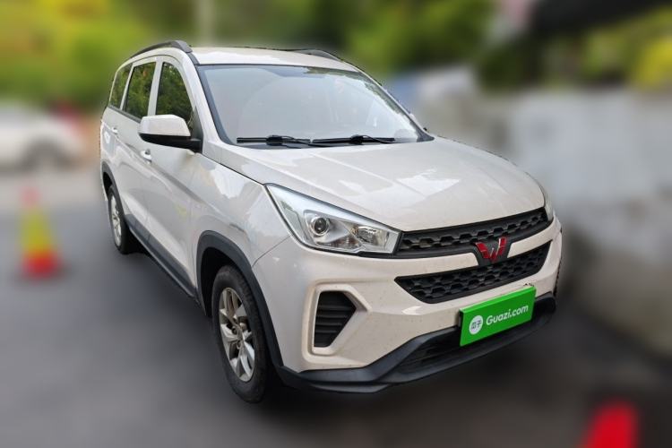 Used Wuling Hongguang S3 2019 1.5L Manual Standard Version China VI Standard Front Right 45 Deg