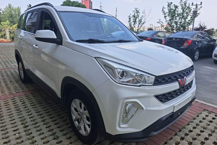 Used Wuling Hongguang S3 2019 1.5L Manual Comfort Model China VI Standard Front Right 45 Deg