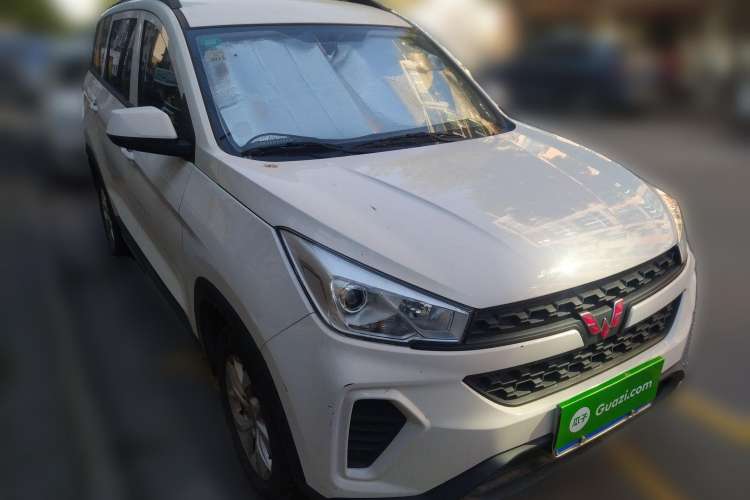 Used Wuling Hongguang S3 2019 1.5L Manual Standard Version China VI Standard Front Right 45 Deg