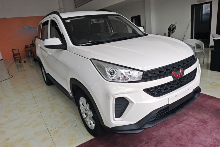 Used Wuling Hongguang S3 2019 1.5L Manual Standard Version China VI Standard Front Right 45 Deg