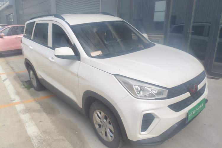 Used Wuling Hongguang S3 2019 1.5L Manual Standard Version China VI Standard Front Right 45 Deg