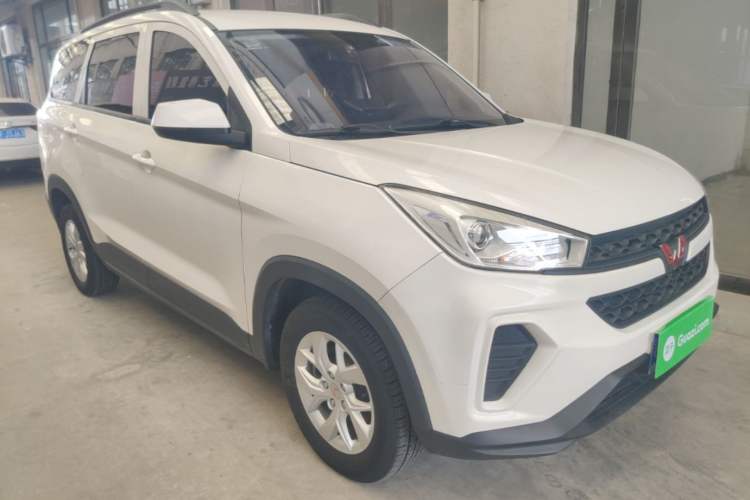 Used Wuling Hongguang S3 2019 1.5L Manual Standard Version China VI Standard Front Right 45 Deg