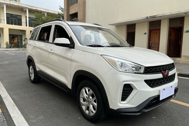 Used Wuling Hongguang S3 2019 1.5L Manual Standard Version China VI Standard Front Right 45 Deg