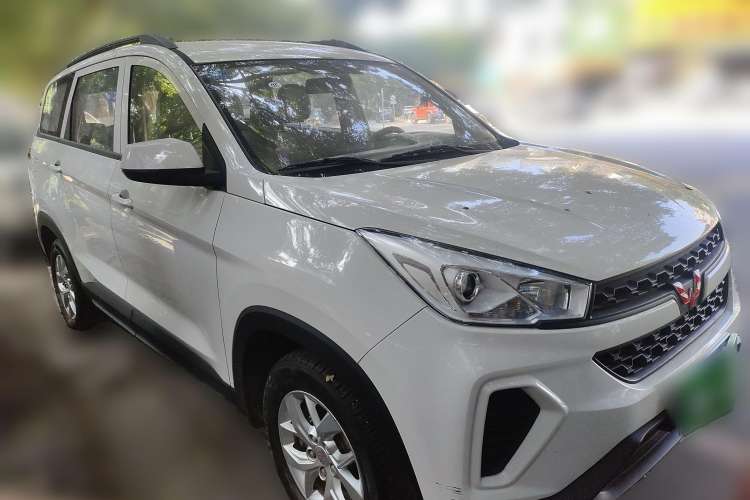 Used Wuling Hongguang S3 2019 1.5L Manual Standard Version China VI Standard Front Right 45 Deg