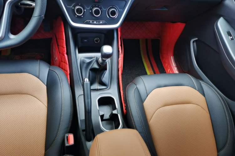 Used Wuling Hongguang S3 2019 1.5L Manual Comfort Model China VI Standard Gear Lever