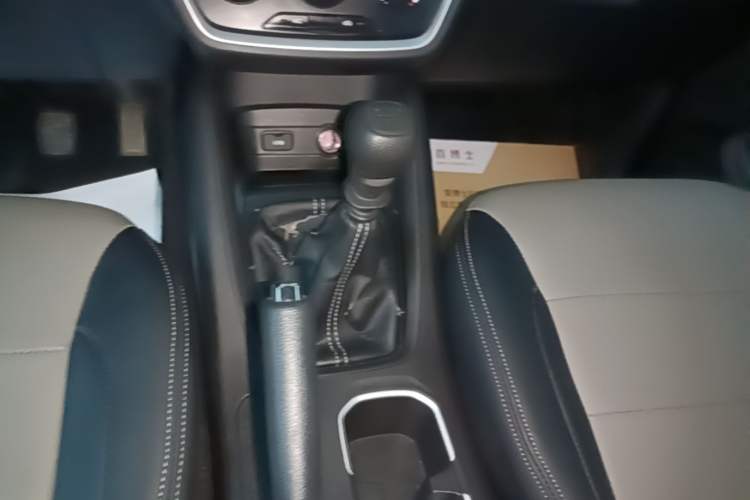 Used Wuling Hongguang S3 2019 1.5L Manual Standard Version China VI Standard Gear Lever