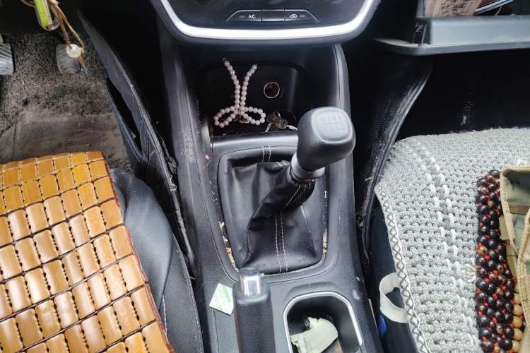 Used Wuling Hongguang S3 2019 1.5L Manual Standard Version China VI Standard Gear Lever