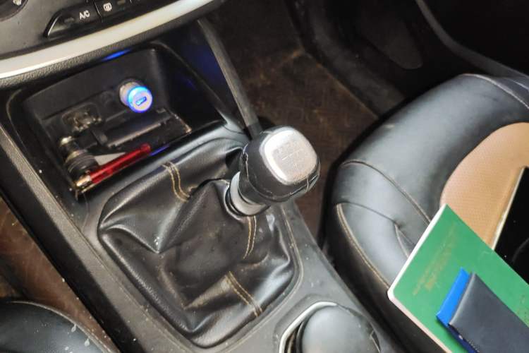 Used Wuling Hongguang S3 2019 Automatic Clutch Version 1.5L Manual Comfort Model China V Standard Gear Lever