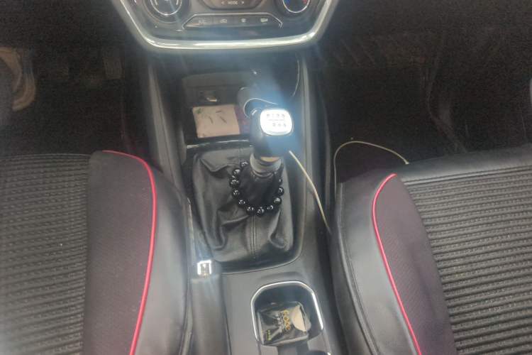 Used Wuling Hongguang S3 2019 1.5L Manual Luxury Model China VI Standard Gear Lever