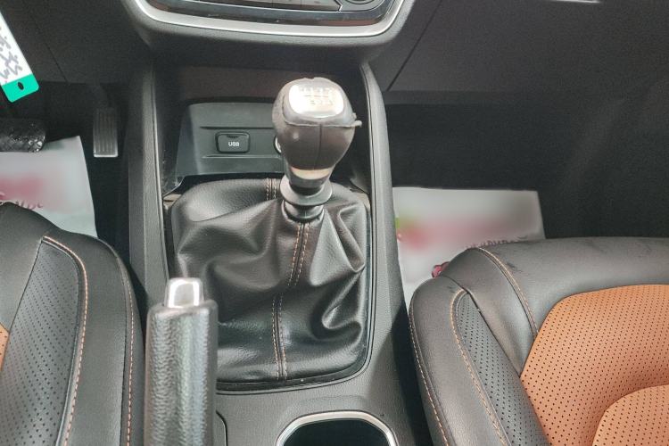 Used Wuling Hongguang S3 2019 Automatic Clutch Version 1.5L Manual Luxury Model China V Standard Gear Lever
