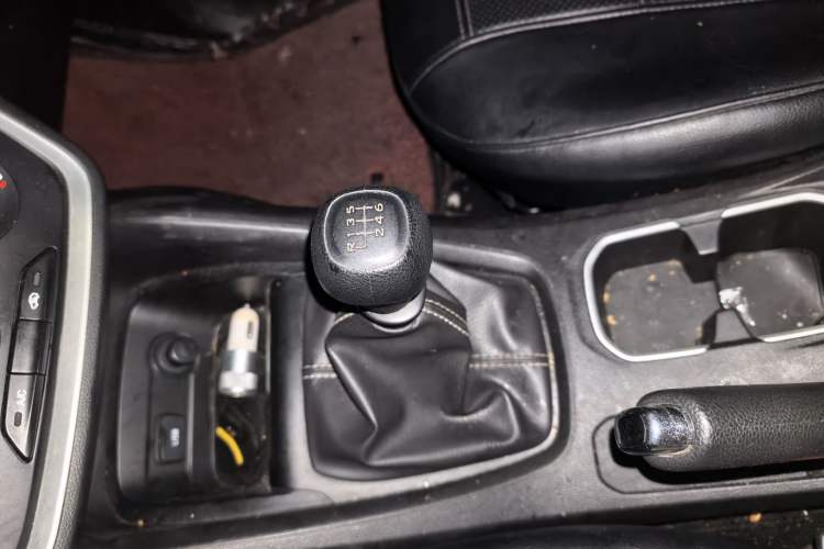 Used Wuling Hongguang S3 2019 1.5L Manual Comfort Model China VI Standard Gear Lever