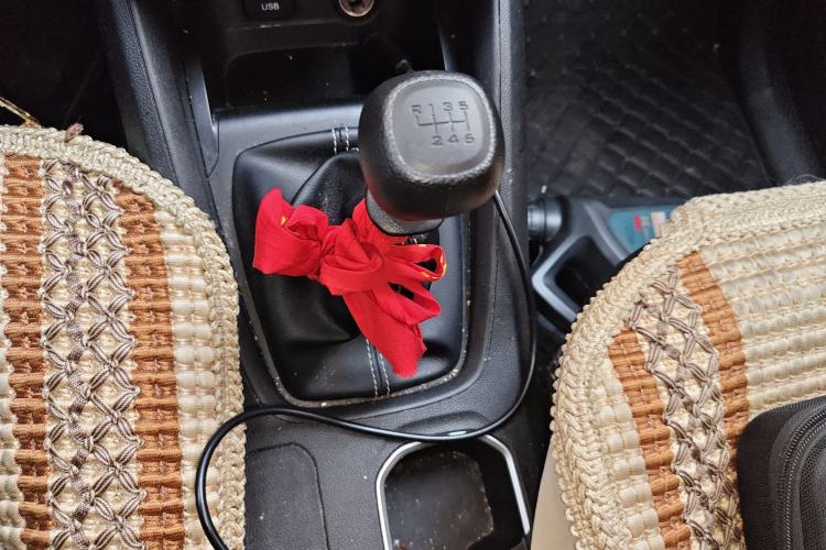 Used Wuling Hongguang S3 2019 1.5L Manual Standard Version China VI Standard Gear Lever