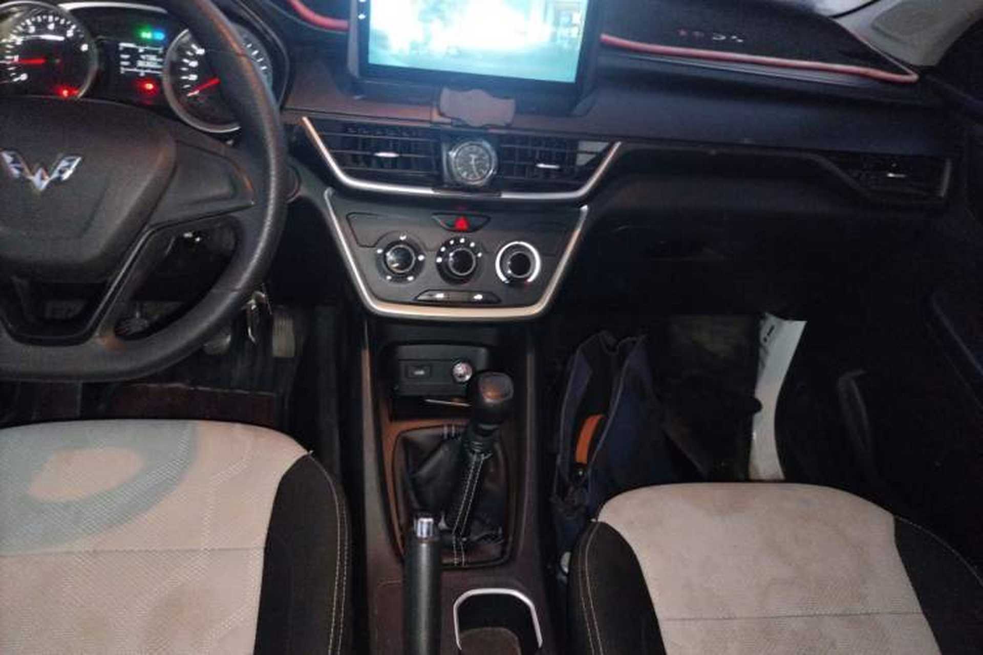Used Wuling Hongguang S3 2019 1.5L Manual Standard Version China VI Standard Gear Lever