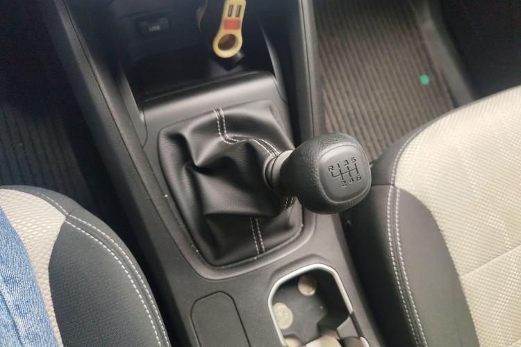 Used Wuling Hongguang S3 2019 1.5L Manual Standard Version China VI Standard Gear Lever
