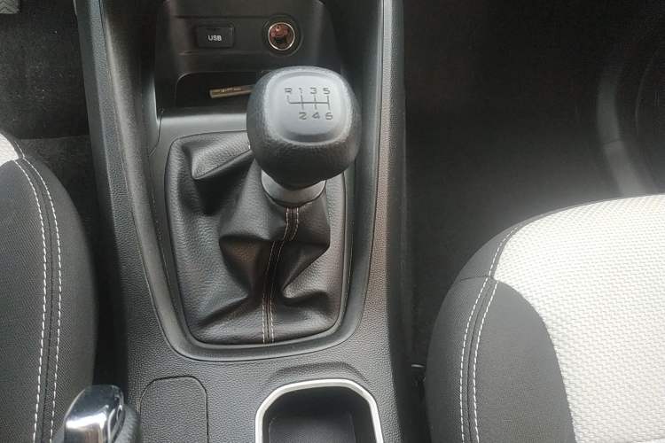 Used Wuling Hongguang S3 2019 1.5L Manual Standard Version China VI Standard Gear Lever