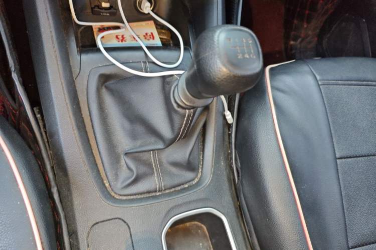 Used Wuling Hongguang S3 2019 1.5L Manual Standard Version China VI Standard Gear Lever