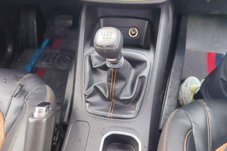 Used Wuling Hongguang S3 2019 Automatic Clutch Version 1.5L Manual Comfort Model China V Standard Gear Lever
