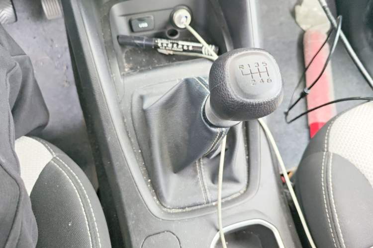 Used Wuling Hongguang S3 2019 1.5L Manual Comfort Model China VI Standard Gear Lever