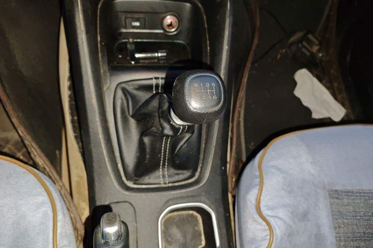 Used Wuling Hongguang S3 2019 1.5L Manual Standard Version China VI Standard Gear Lever