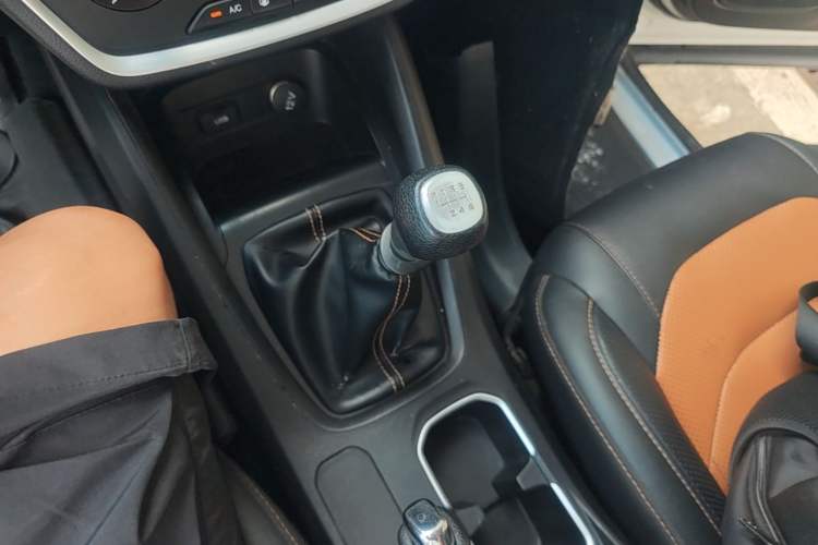 Used Wuling Hongguang S3 2019 1.5L Manual Comfort Model China VI Standard Gear Lever