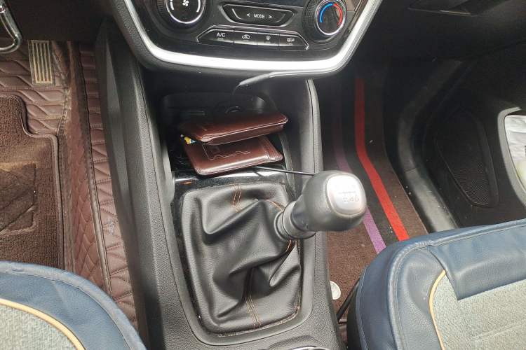 Used Wuling Hongguang S3 2019 1.5L Manual Luxury Model China VI Standard Gear Lever