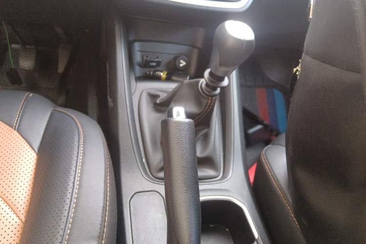 Used Wuling Hongguang S3 2019 1.5L Manual Comfort Model China VI Standard Gear Lever